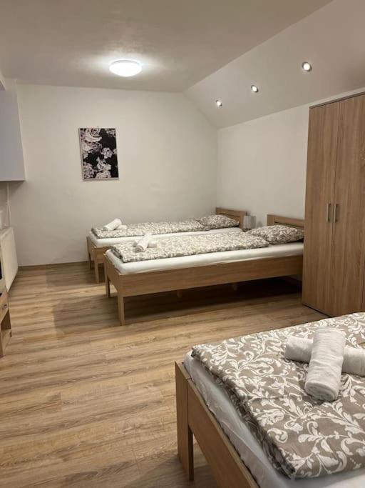 Appartement Bada Bing Plaza à Bratislava Extérieur photo